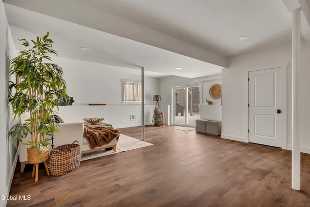 $775,000 | 27 Woodland Hl Road, North Greenbush, NY 12198