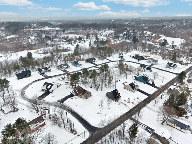 $775,000 | 27 Woodland Hl Road, North Greenbush, NY 12198