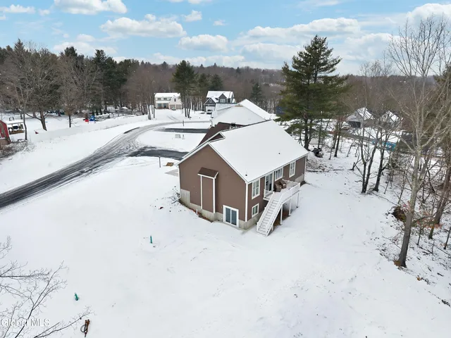 $775,000 | 27 Woodland Hl Road, North Greenbush, NY 12198