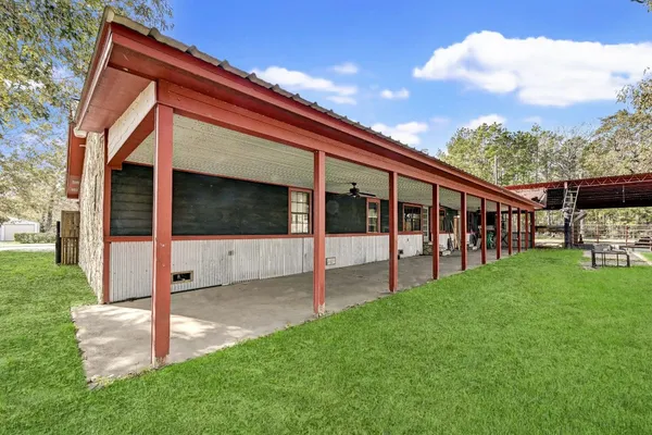a view of a house with a backyard