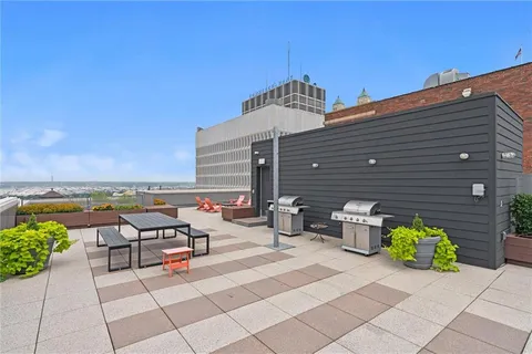 $195,000 | 21 West 10th Street, Unit 5C, Kansas City, MO 64105
