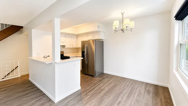 $2,299 | 1320 Inverrary Lane, Unit 1320, Deerfield, IL 60015