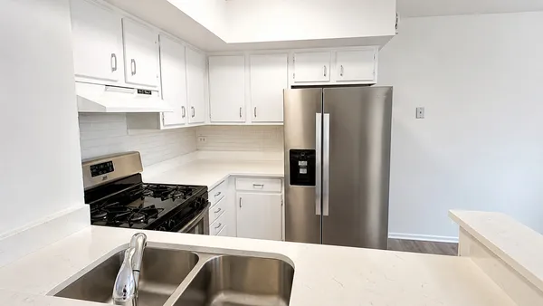 $2,299 | 1320 Inverrary Lane, Unit 1320, Deerfield, IL 60015
