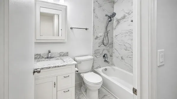 $2,299 | 1320 Inverrary Lane, Unit 1320, Deerfield, IL 60015