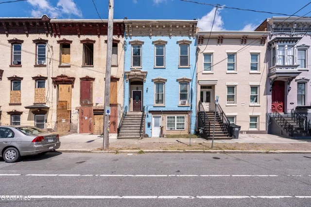 $249,900 | 211 Clinton Avenue, Albany, NY 12210