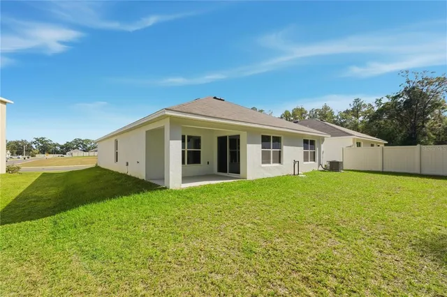 a view of a yard in front of house
