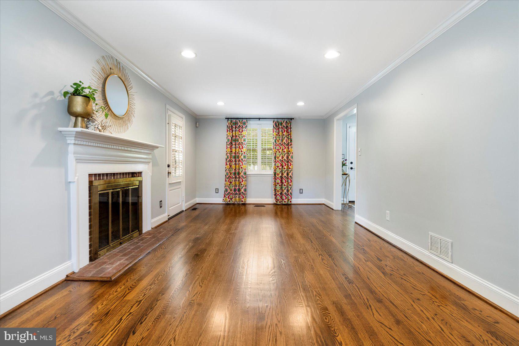 104 Greenbrier Road Towson, MD 21286 - Photo 11 of 52 Living Room.