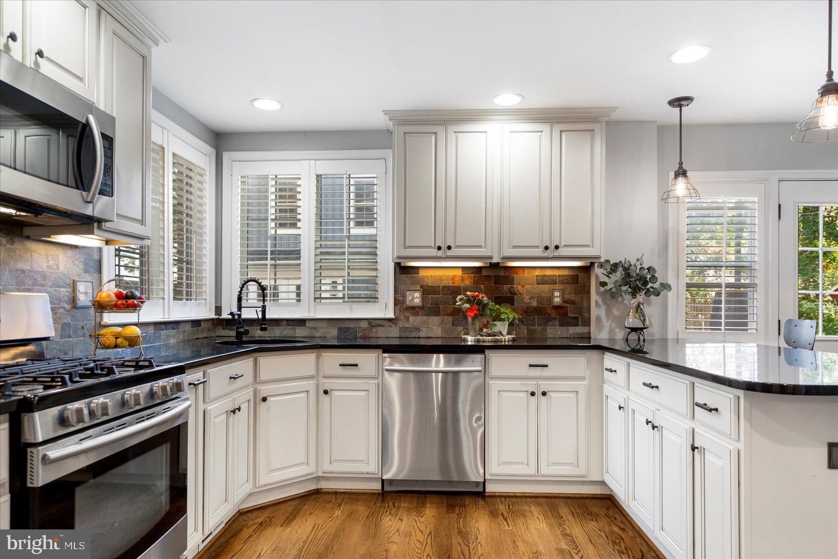 104 Greenbrier Road Towson, MD 21286 - Photo 15 of 52 Impressive updated Kitchen