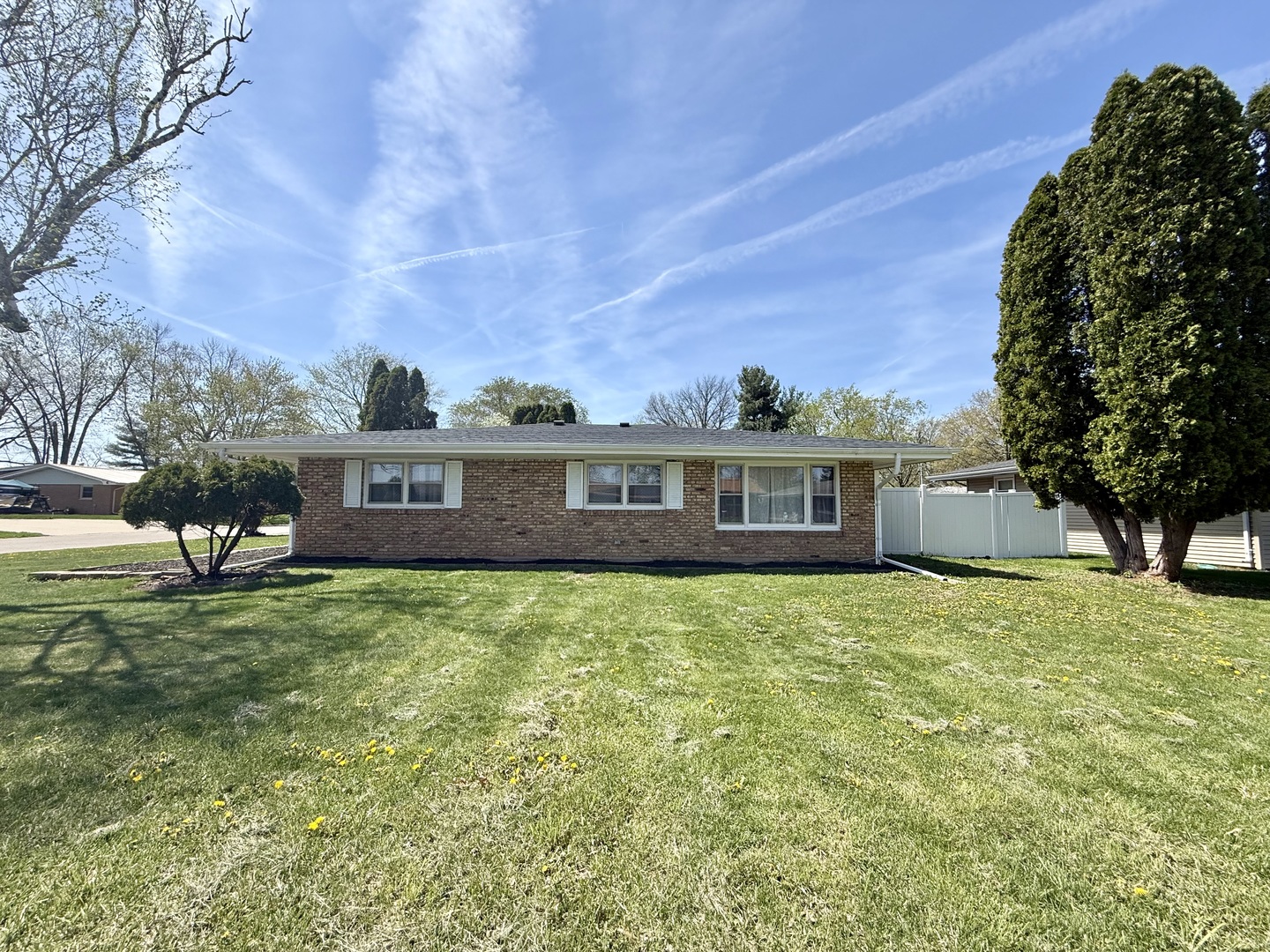 1357 Jeffrey Drive Rantoul, IL 61866 - Photo 20 of 21 a front view of a house with a garden