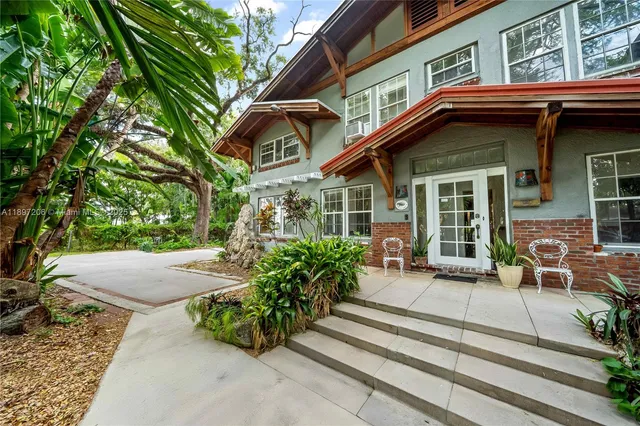 $2,150,000 | 752 Northwest 7th Street Road, Miami, FL 33136