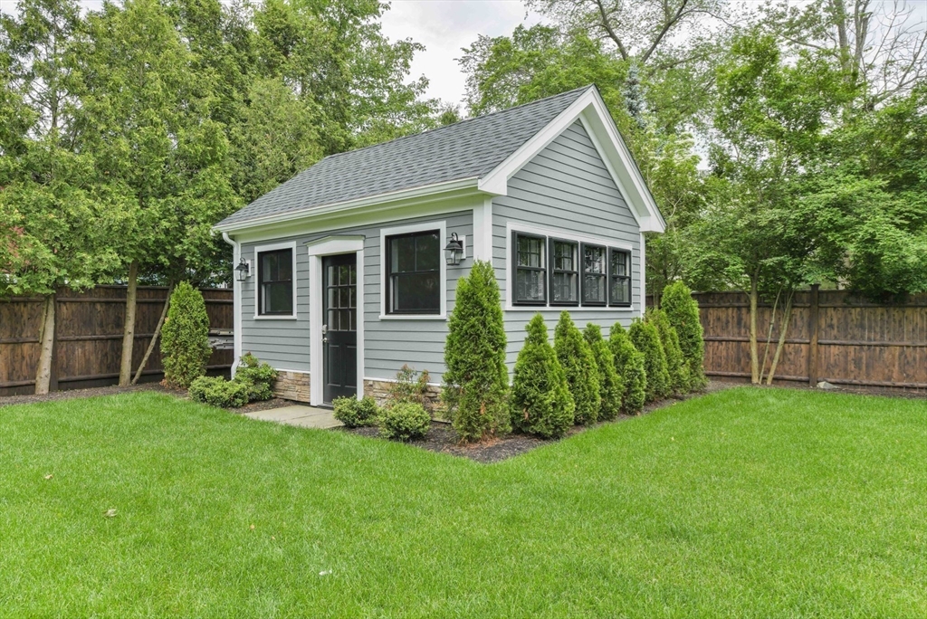 28 Sumner Street, Unit 28 Newton, MA 02459 - Photo 28 of 32 a view of a house with backyard and garden