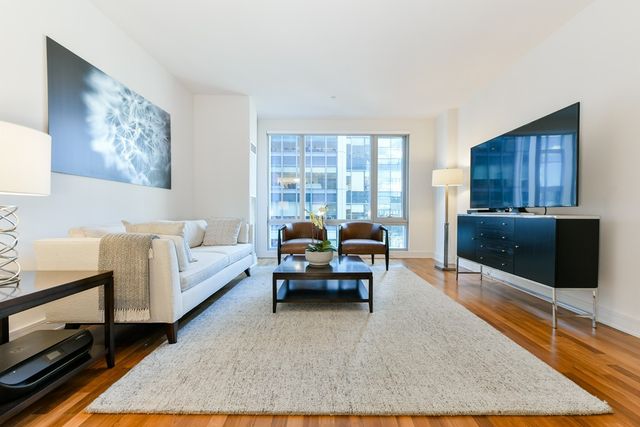 $965,000 | 500 Atlantic Avenue, Unit 16Q, Boston, MA 02210