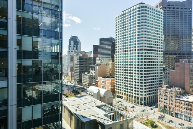 $965,000 | 500 Atlantic Avenue, Unit 16Q, Boston, MA 02210