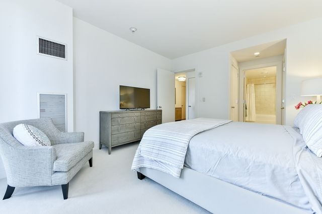 $965,000 | 500 Atlantic Avenue, Unit 16Q, Boston, MA 02210