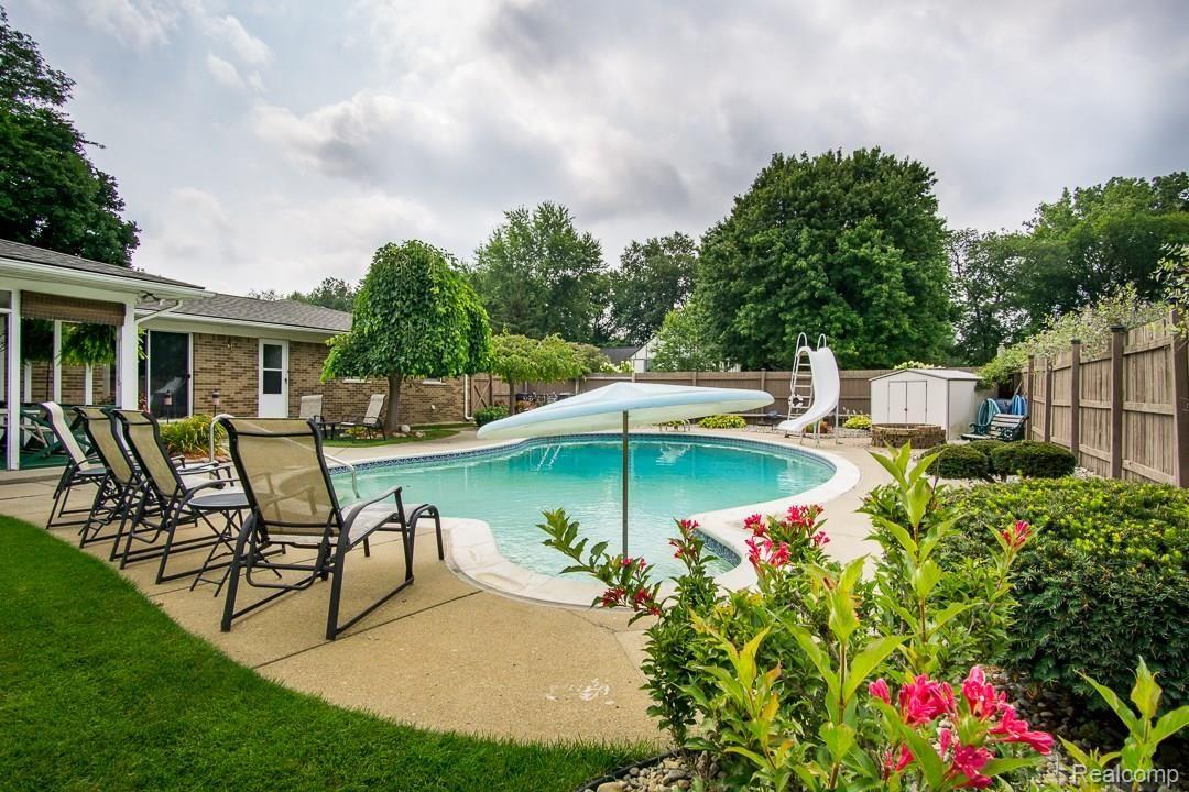 178 Coachlamp Road Rochester, MI 48306 - Photo 38 of 40 178-Coachlamp-044.jpg