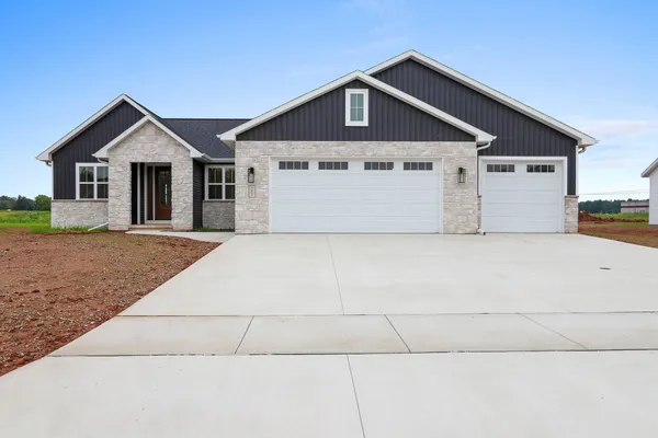 $639,900 | 1607 Torchwood Trail, De Pere, WI 54115