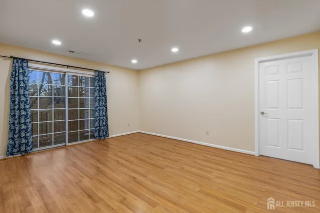 $2,450 | 828 Waterford Drive, Edison, NJ 08817