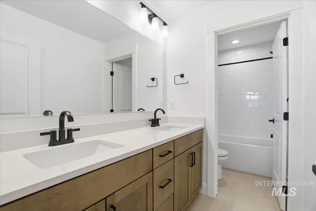 $689,990 | 6050 North Torva Avenue, Meridian, ID 83646