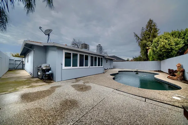 $525,000 | 3904 Dragoo Park Drive, Modesto, CA 95356