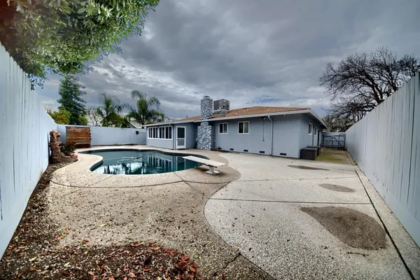 $525,000 | 3904 Dragoo Park Drive, Modesto, CA 95356