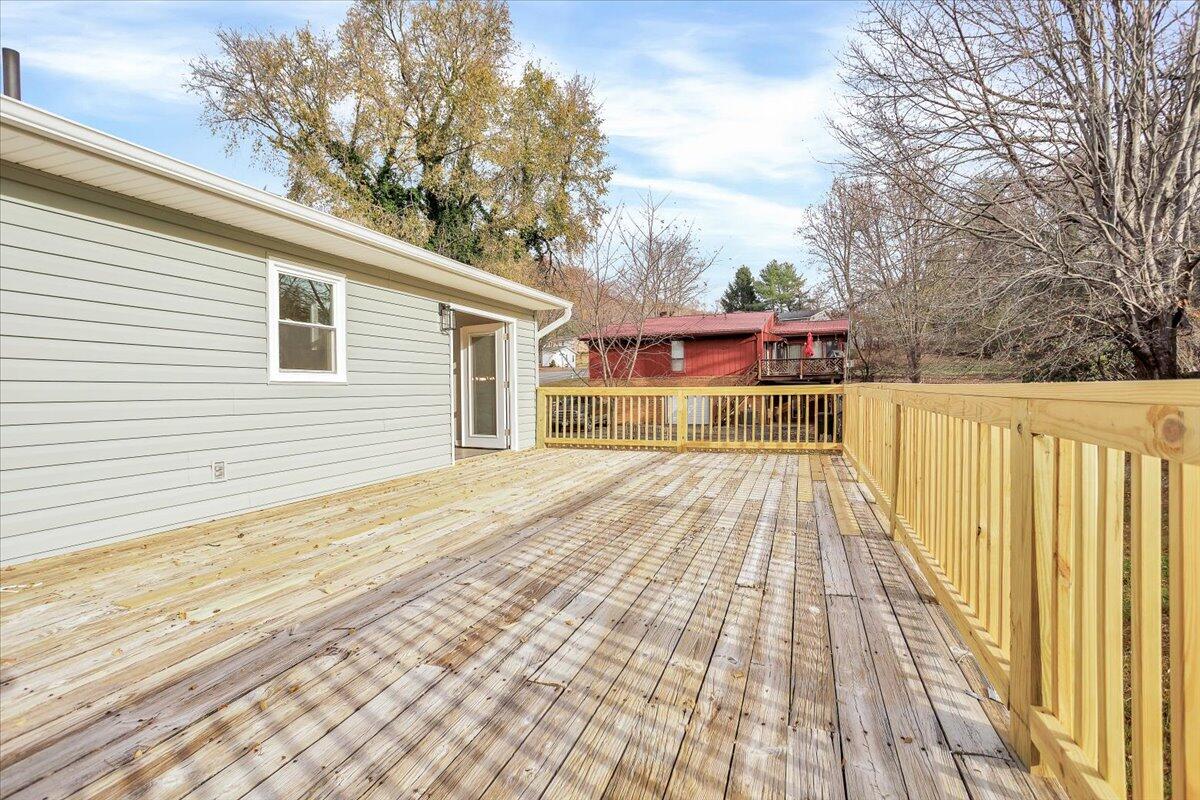 6540 Forest View Road Roanoke, VA 24018 - Photo 11 of 44 Deck