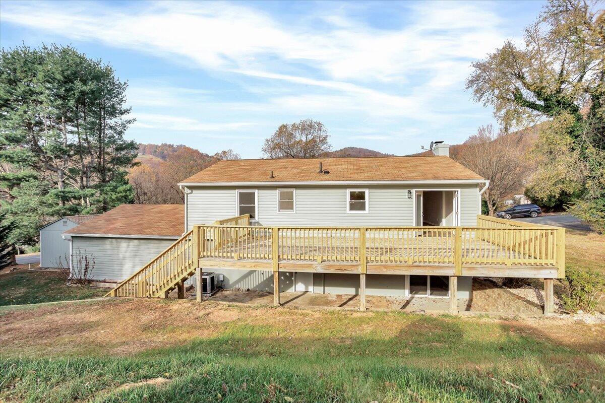 6540 Forest View Road Roanoke, VA 24018 - Photo 12 of 44 Back of home