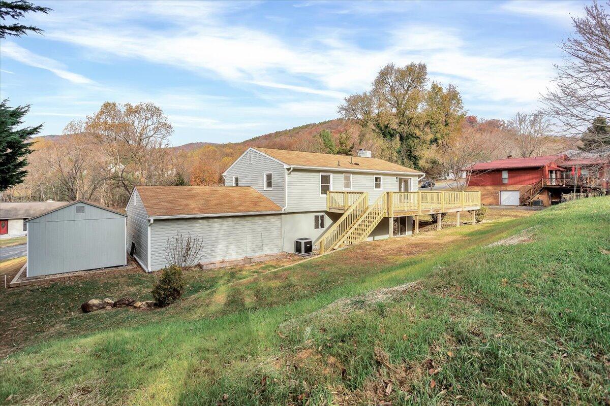 6540 Forest View Road Roanoke, VA 24018 - Photo 13 of 44 Back of home
