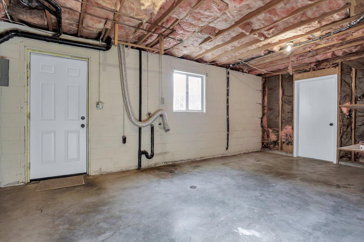 6540 Forest View Road Roanoke, VA 24018 - Photo 38 of 44 Laundry and storage