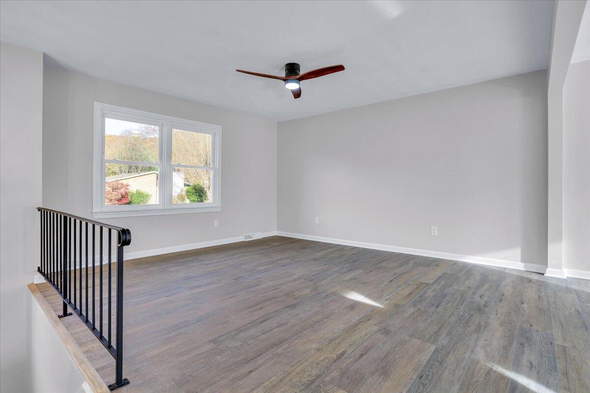 6540 Forest View Road Roanoke, VA 24018 - Photo 5 of 44 Large living room