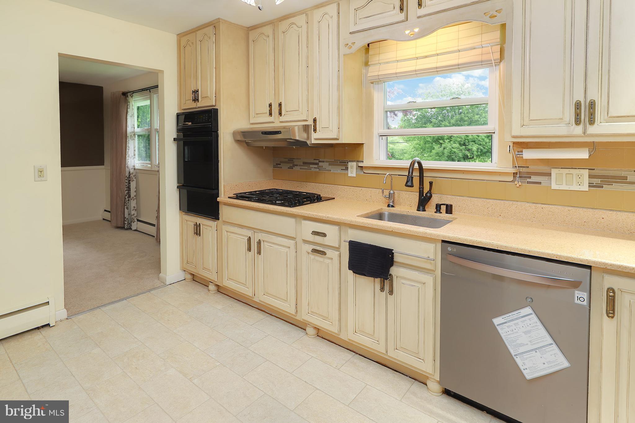 9910 Postwick Road Ellicott City, MD 21042 - Photo 10 of 30 Kitchen