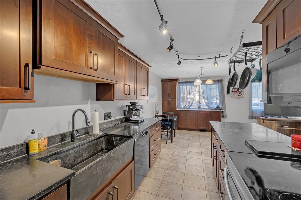 28 Southbridge Road, Unit 308 Charlton, MA 01507 - Photo 4 of 26