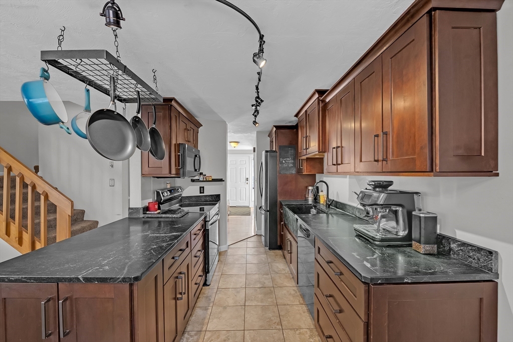 28 Southbridge Road, Unit 308 Charlton, MA 01507 - Photo 6 of 26