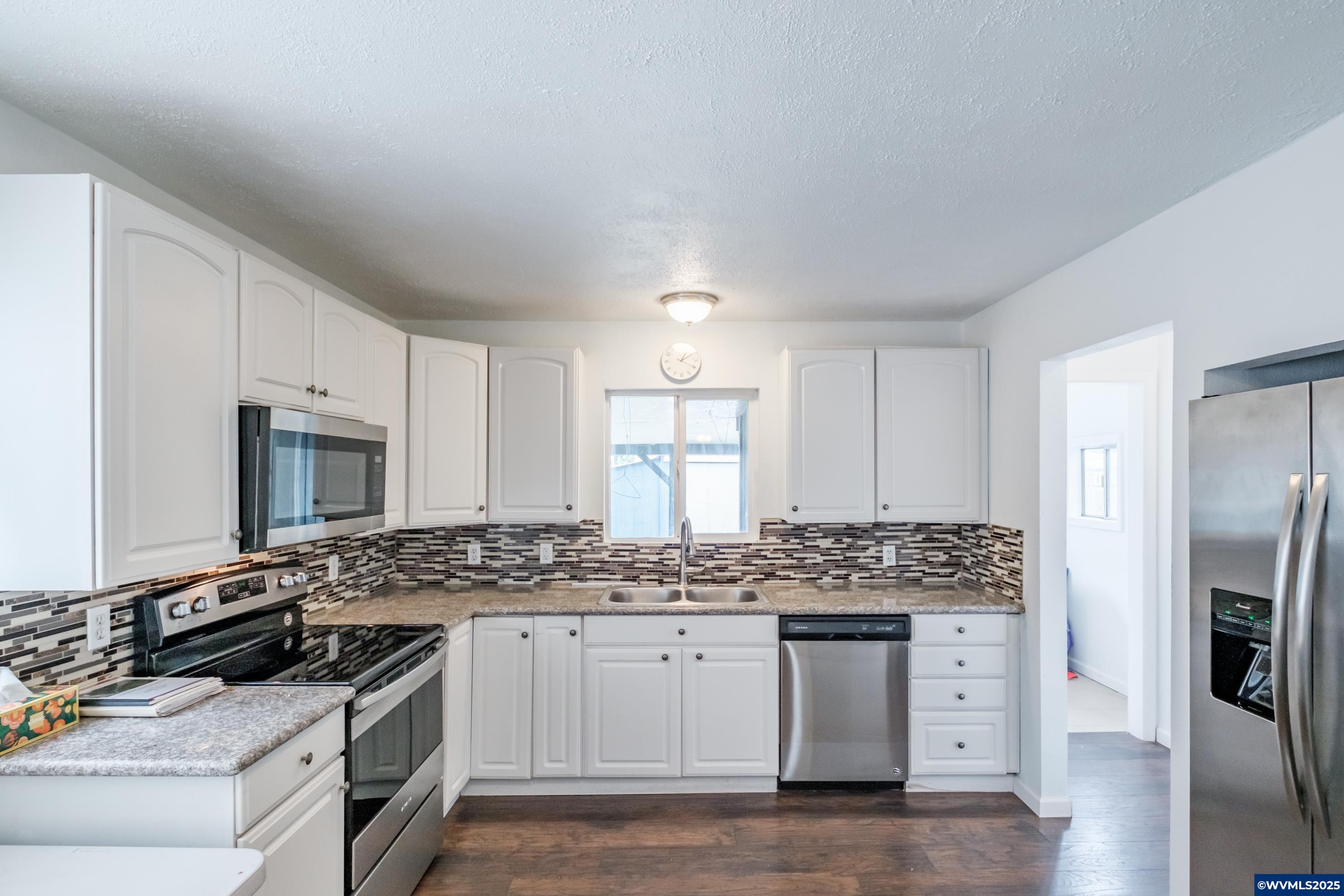 371 Gilbert Street Lebanon, OR 97355 - Photo 6 of 23 Gallery Image 6
