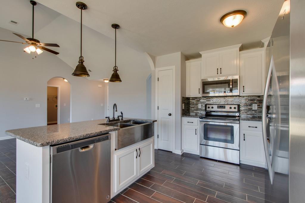 155 Rossview Road Clarksville, TN 37043 - Photo 8 of 10 Gallery Image 8