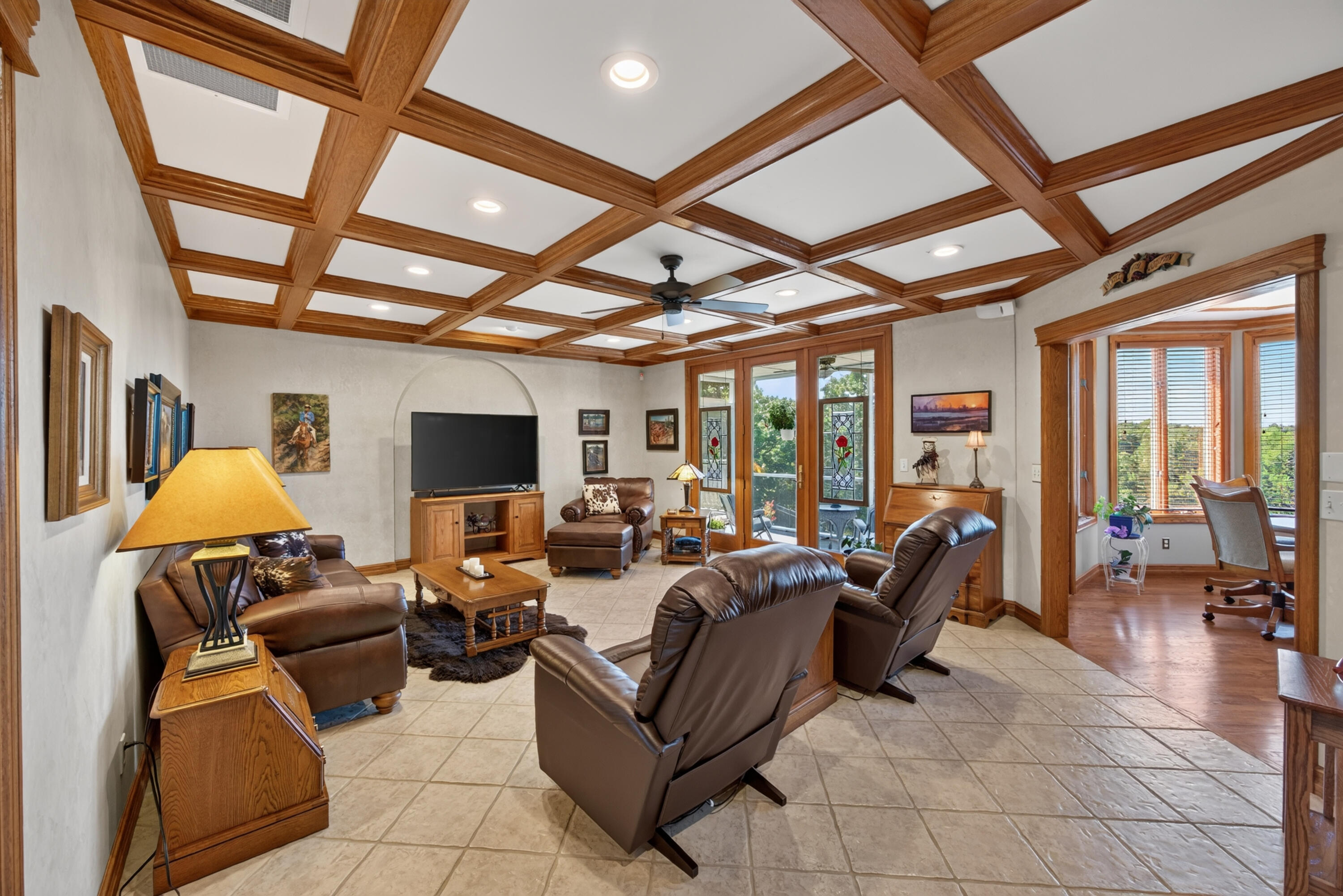 15531 Kentucky Road Neosho, MO 64850 - Photo 25 of 66 22-Family Room