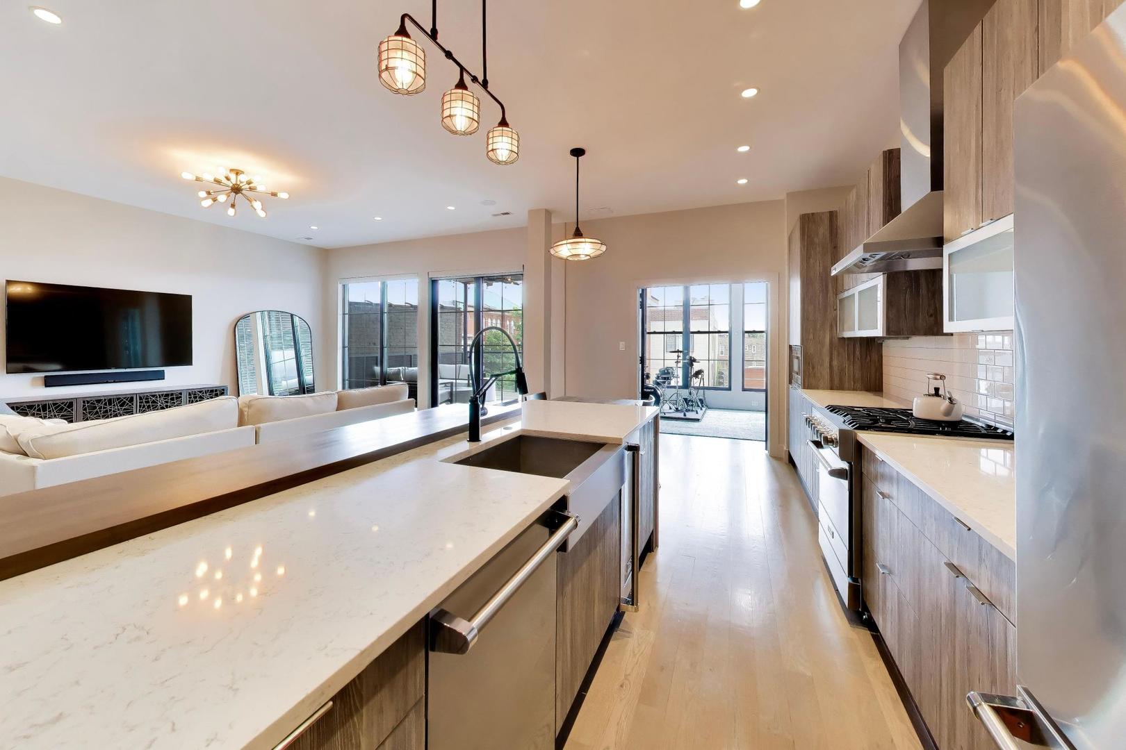 1902 West Division Street, Unit 4S Chicago, IL 60622 - Photo 13 of 33
