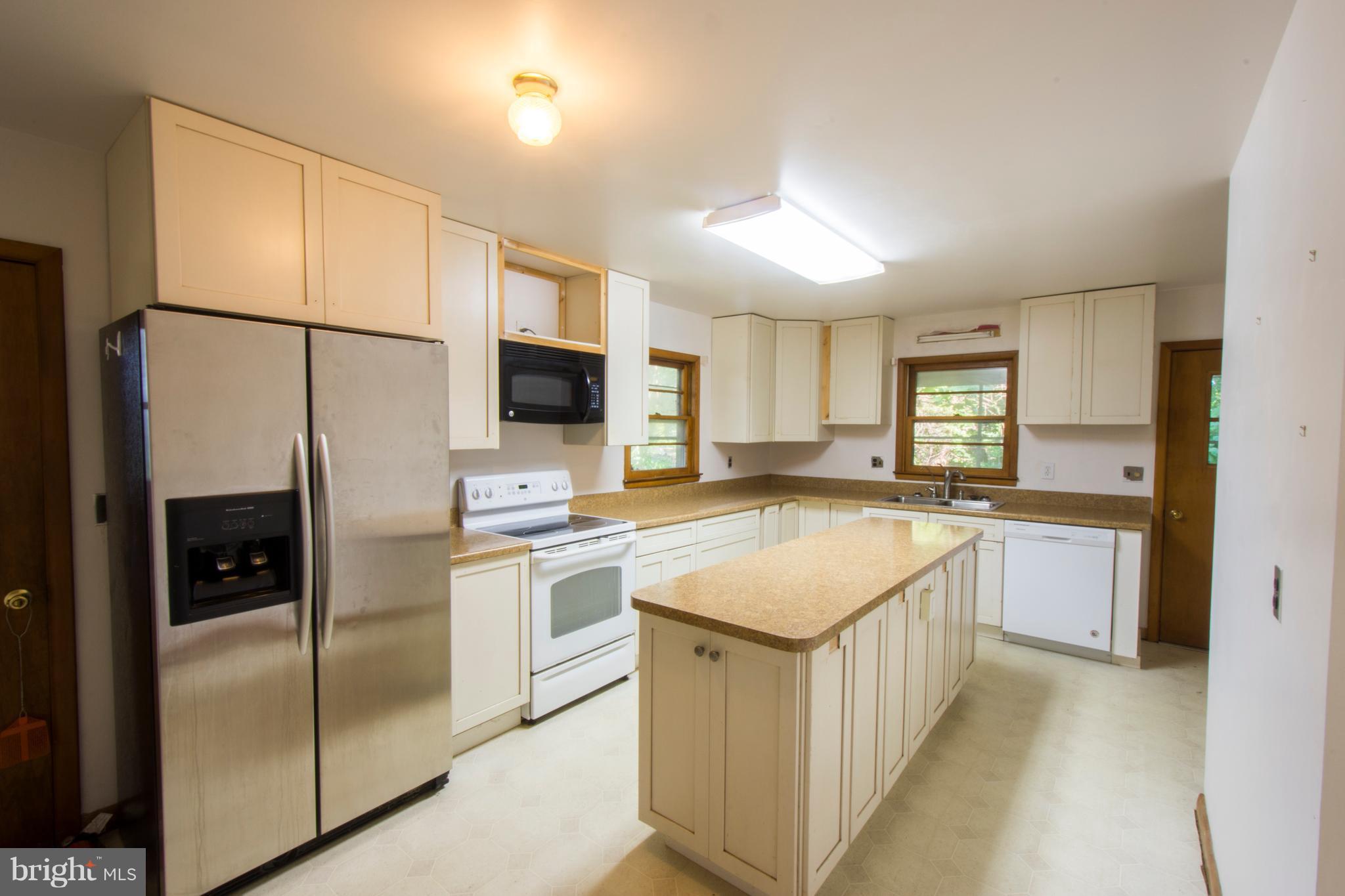 3203 Brezina Place Edgewater, MD 21037 - Photo 4 of 26 Kitchen With Stainless Refrigerator