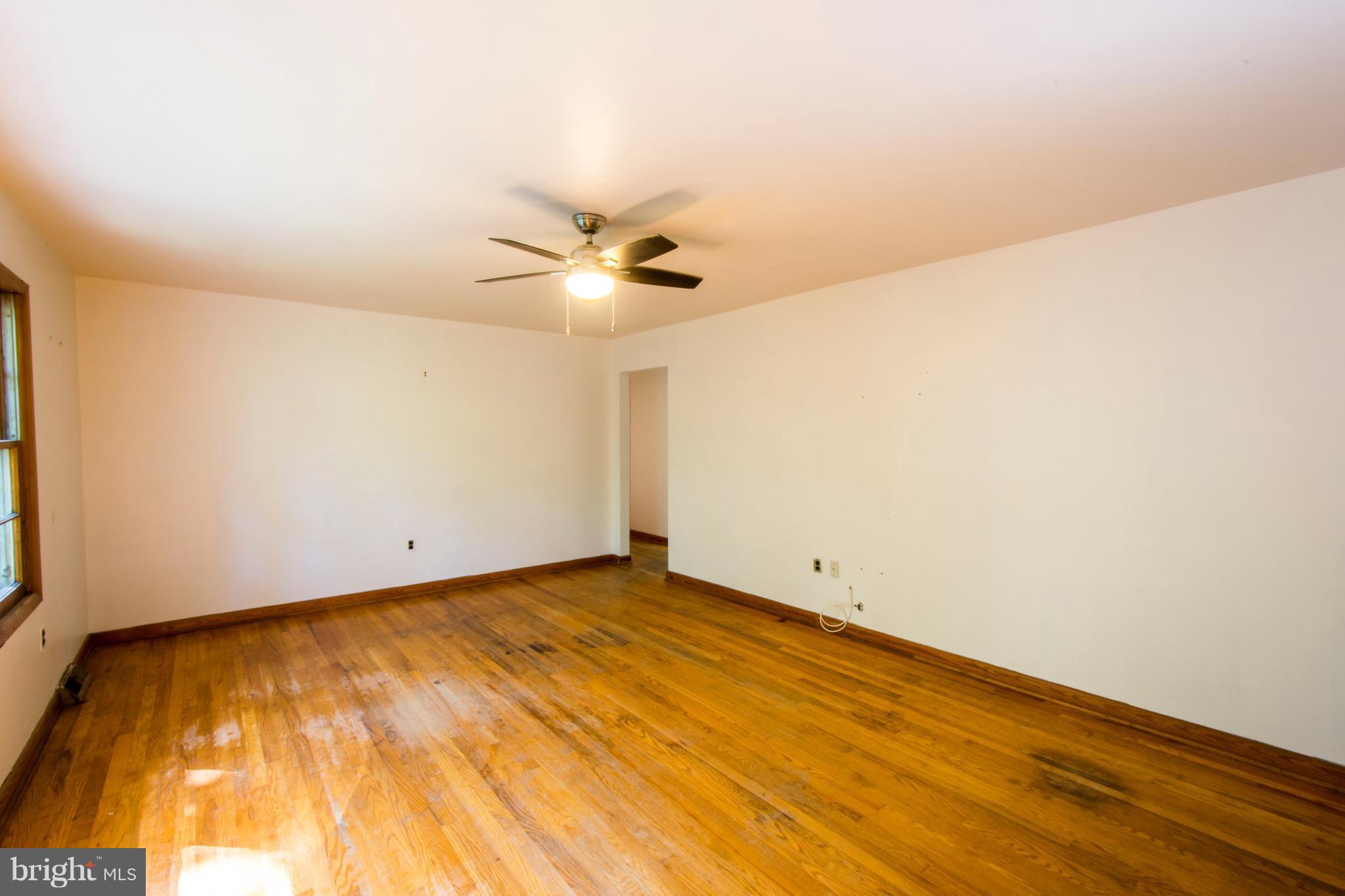 3203 Brezina Place Edgewater, MD 21037 - Photo 7 of 26 Living Room With Ceiling Fan