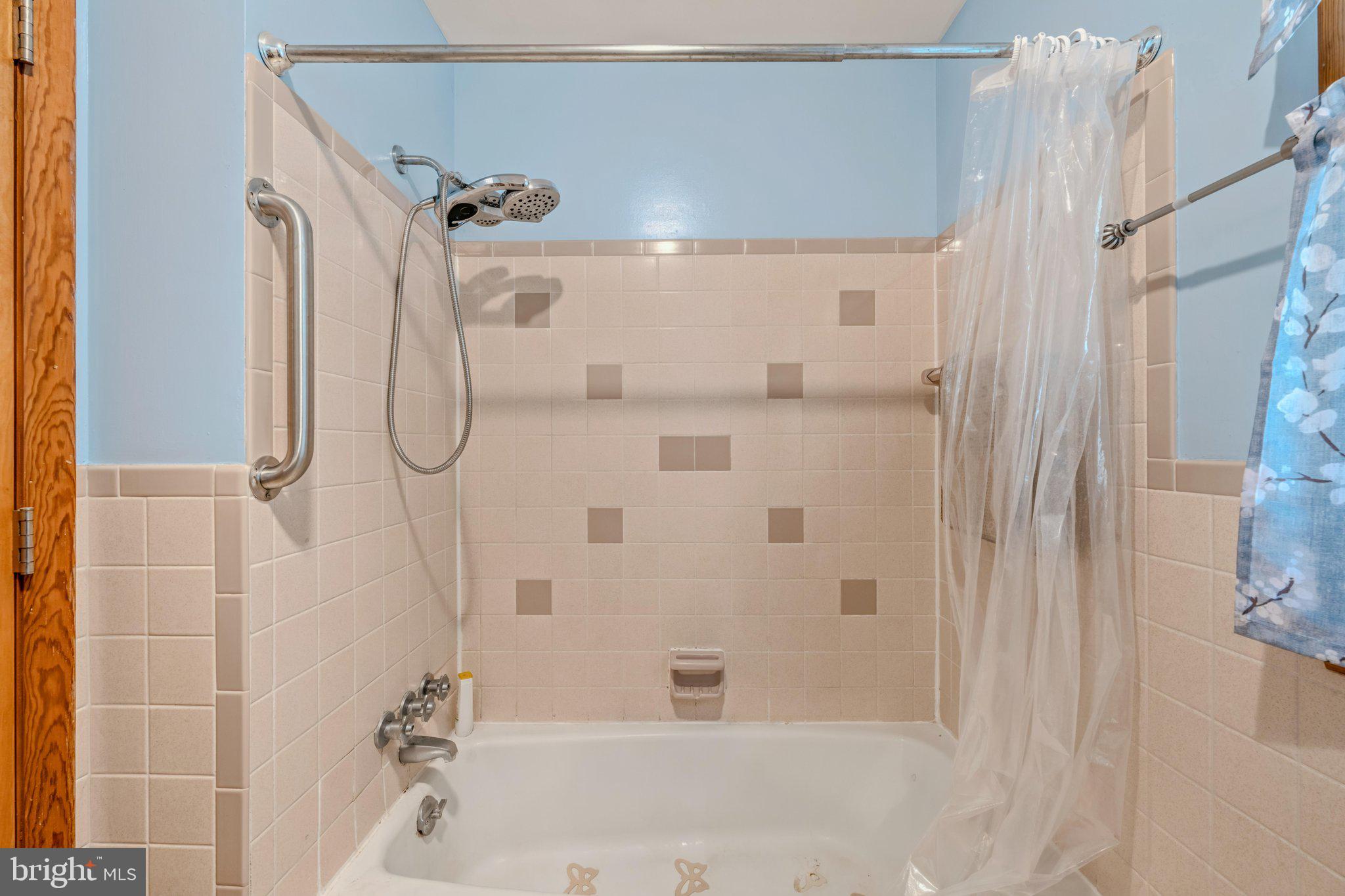 381 Grove Heights Road Berkeley Springs, WV 25411 - Photo 19 of 48 Bathroom