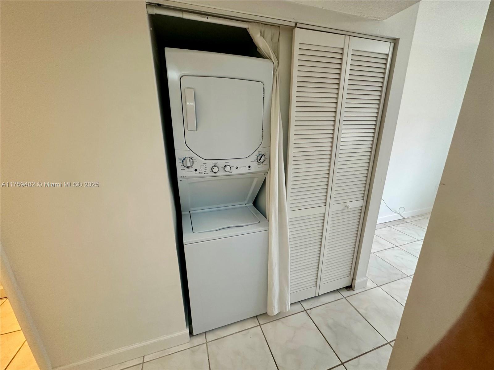 10023 Southwest 77th Court Miami, FL 33156 - Photo 3 of 22 a utility room with dryer and washer