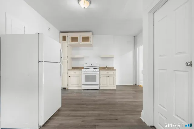 $1,800 | 364 Woodland Street, Hartford, CT 06112