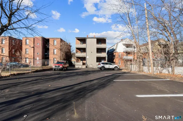 $1,800 | 364 Woodland Street, Hartford, CT 06112