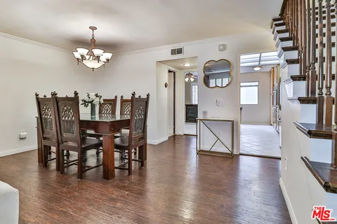 $4,500 | 18100 Burbank Boulevard, Unit 19, Tarzana, CA 91356