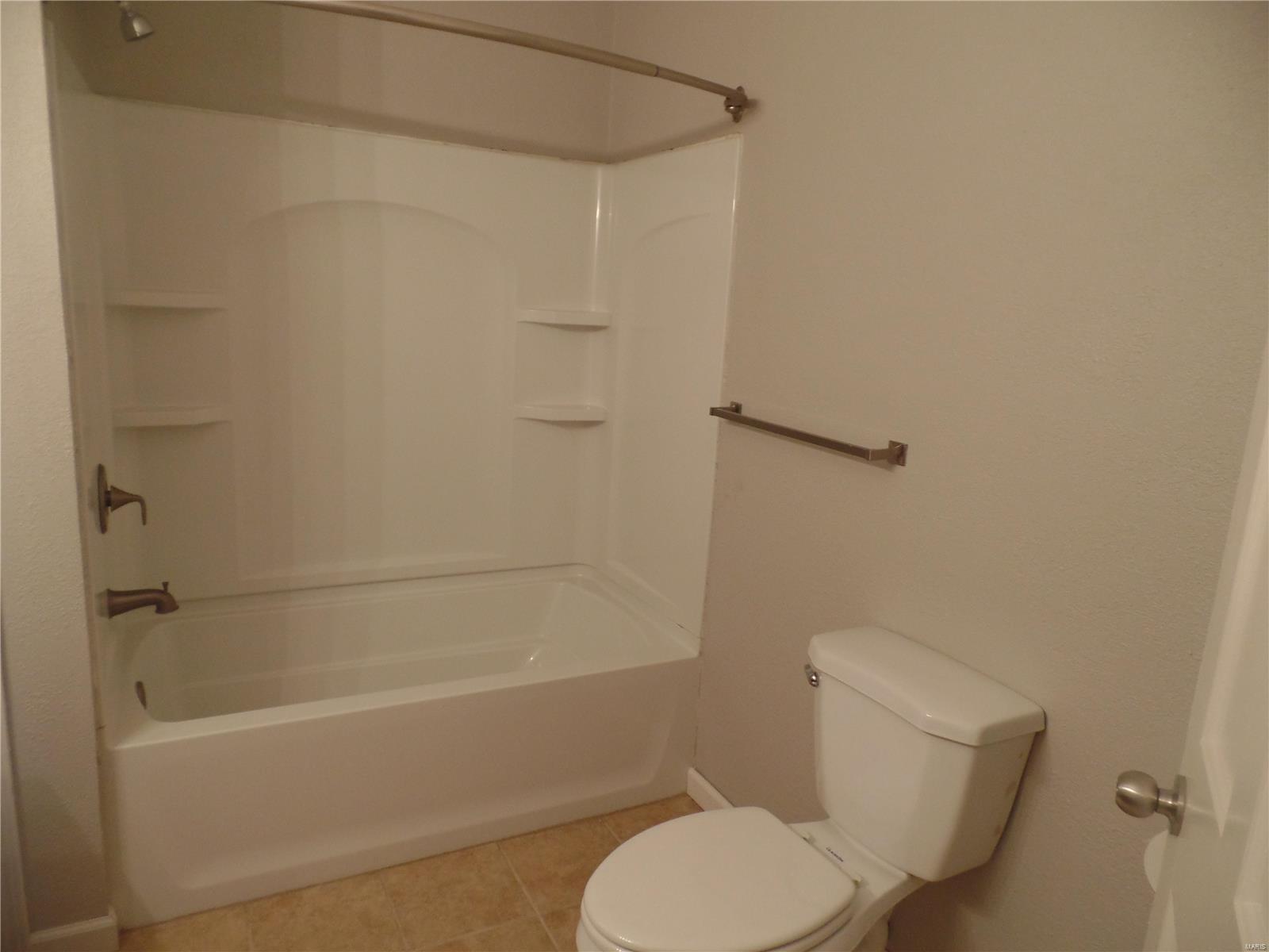 127 Sugarmill Road Troy, IL 62294 - Photo 14 of 20 Gallery Image 14