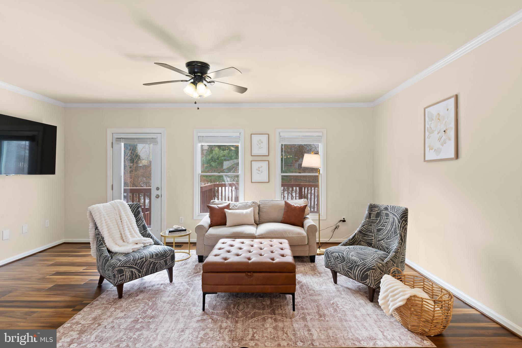7823 Sabre Court Manassas, VA 20109 - Photo 12 of 39 Sunlit Living Room