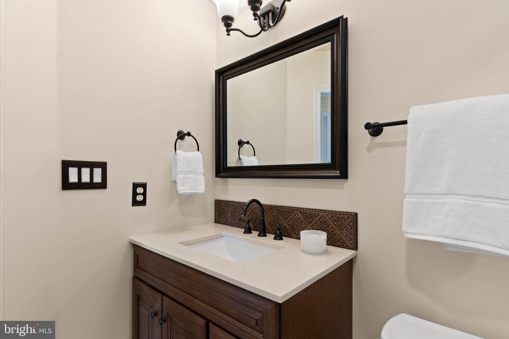 7823 Sabre Court Manassas, VA 20109 - Photo 30 of 39 Upper-Level Bathroom