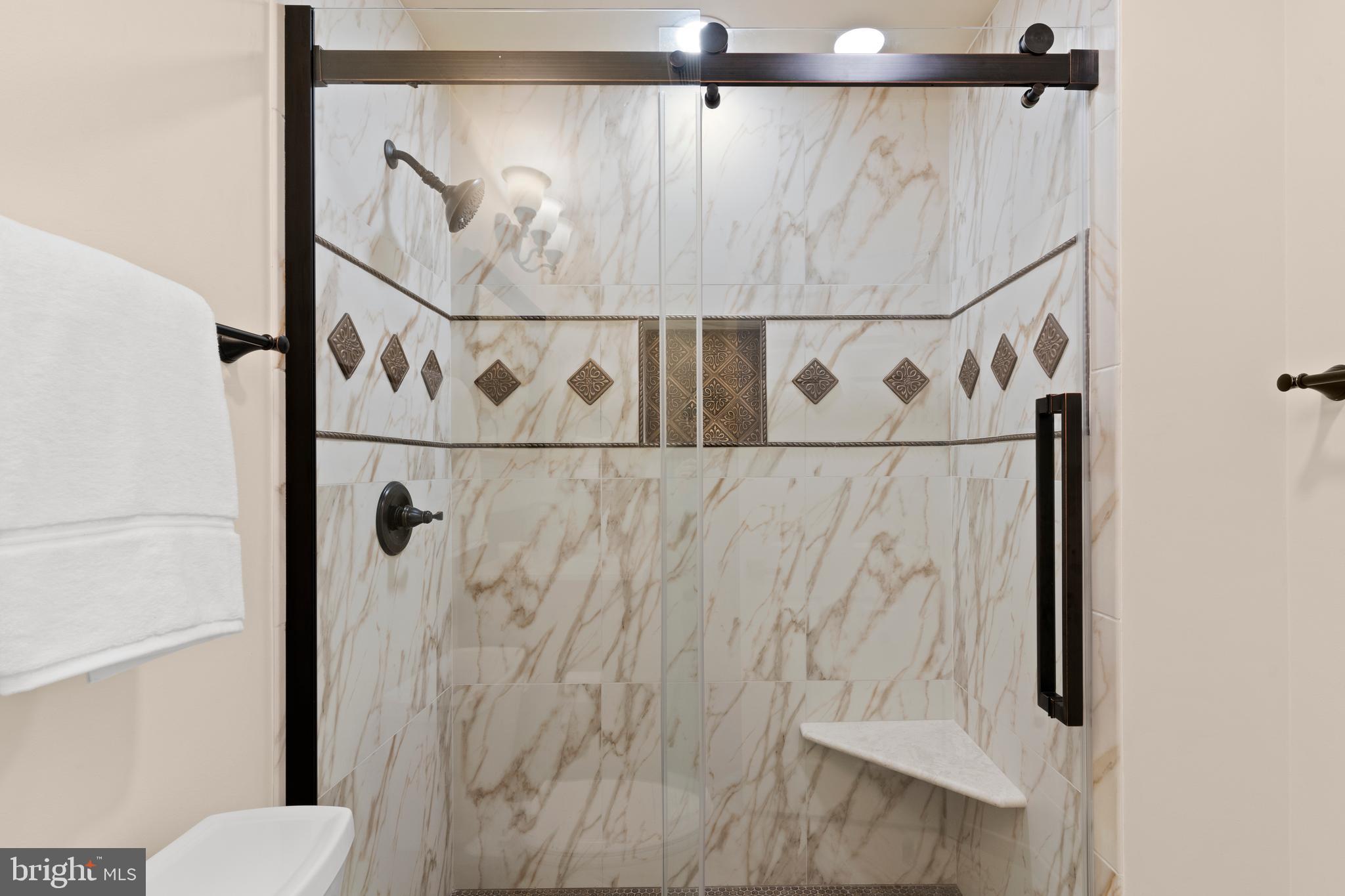 7823 Sabre Court Manassas, VA 20109 - Photo 31 of 39 Upper-Level Bathroom