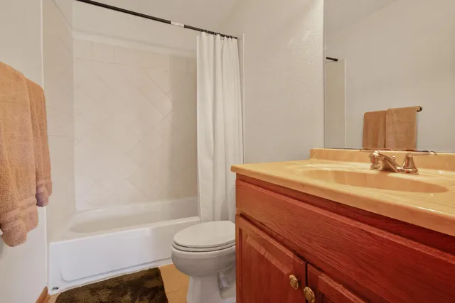 $425,000 | 204 Elmhurst Court, Unit 16, Williams Bay, WI 53191