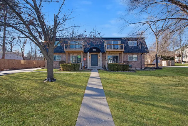 $425,000 | 204 Elmhurst Court, Unit 16, Williams Bay, WI 53191