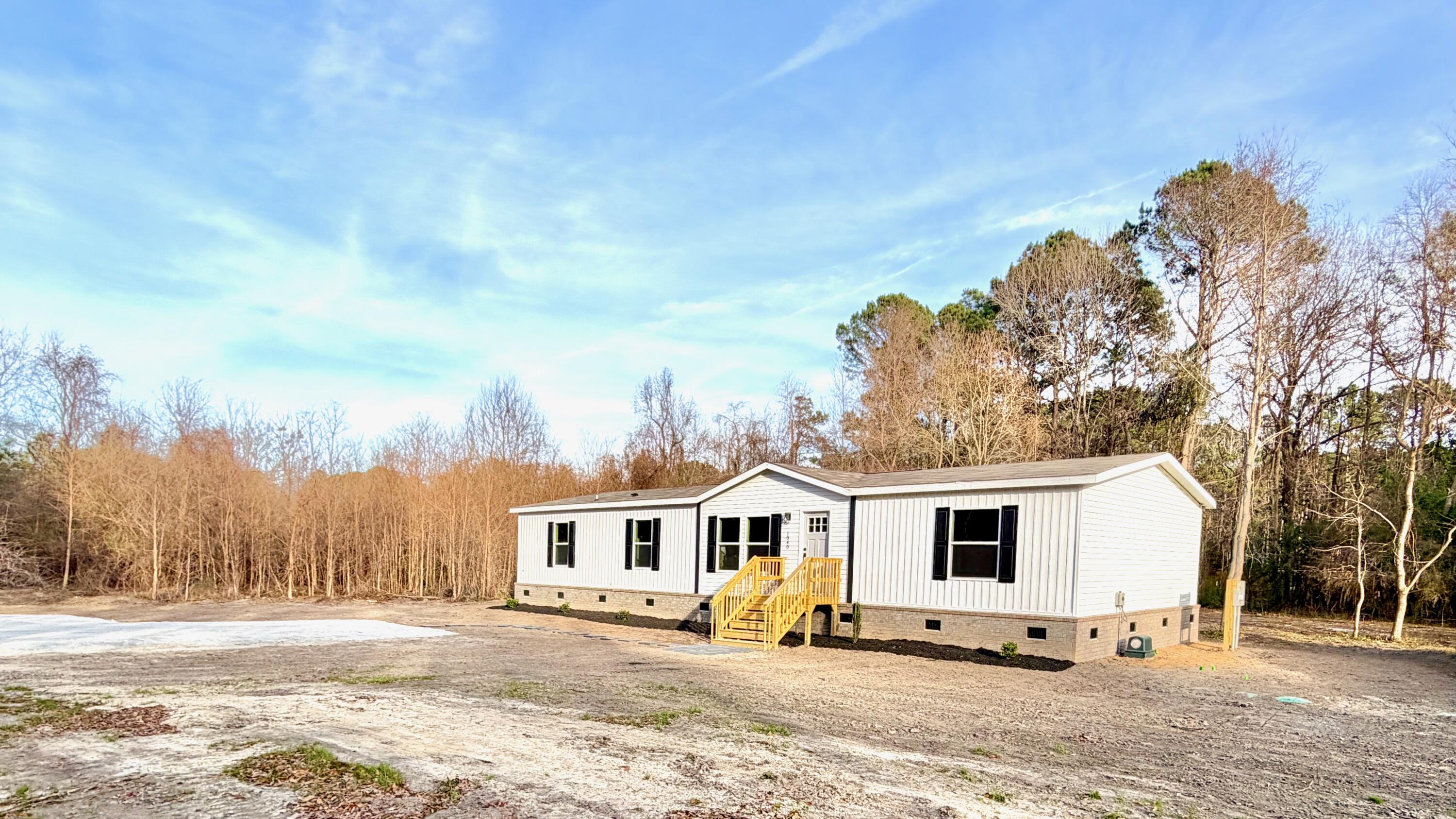 1040 Merell Avenue Bonneau, SC 29431 - Photo 5 of 31 05 front r